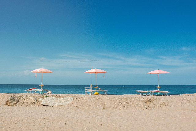 Lettore sulla spiaggia - Photo by Edoardo Busti